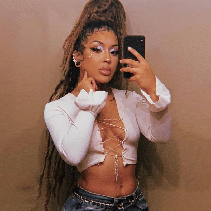 Långärmad Dam Crop Top med V-hals och Ruffles i Polyester och Bomull – Kort Klädlängd, Perfekt för Högmidjade Byxor eller Kjolar 2