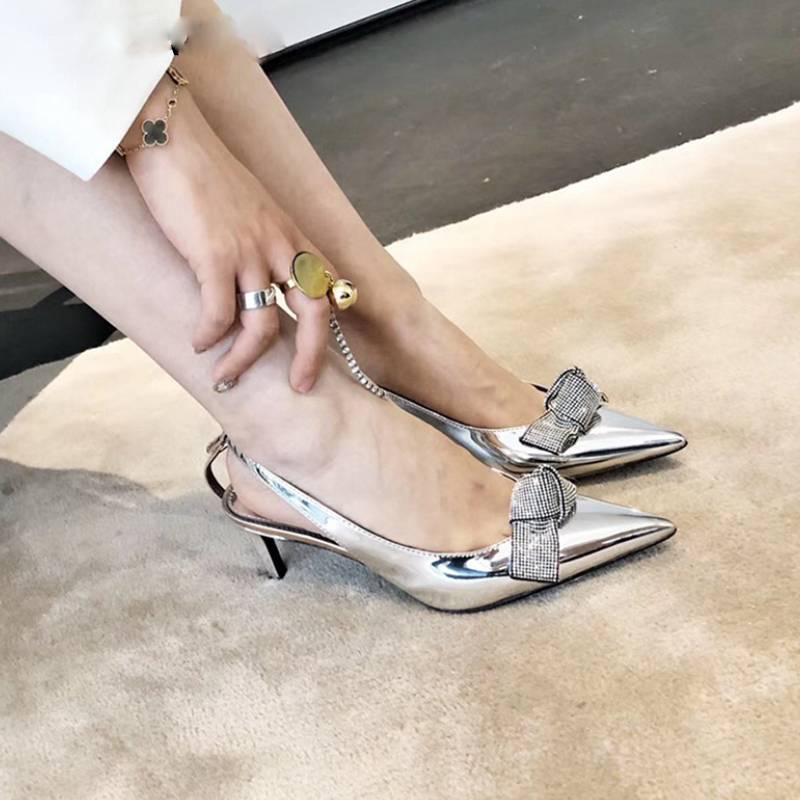 Dam Mules Skor i Lackläder med Ankelrem och Öppen Tå – Elegant Slip-On med Hög Klack för Fest och Vardag 3