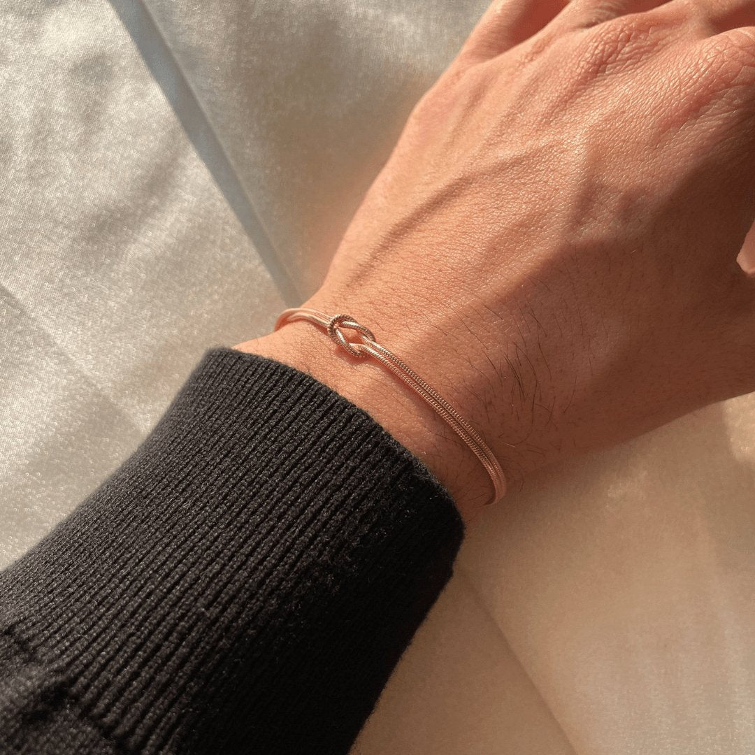Unisex Minimalistiskt Armband med Kärleksnod i Rostfritt Stål – Justerbar, Vattentålig, Hypoallergen, Silver 3