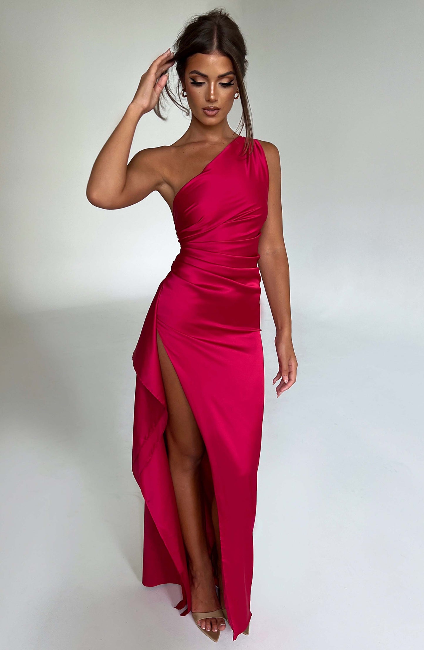 Dam Axelkänning Draperad Satin med Hög Slits 5