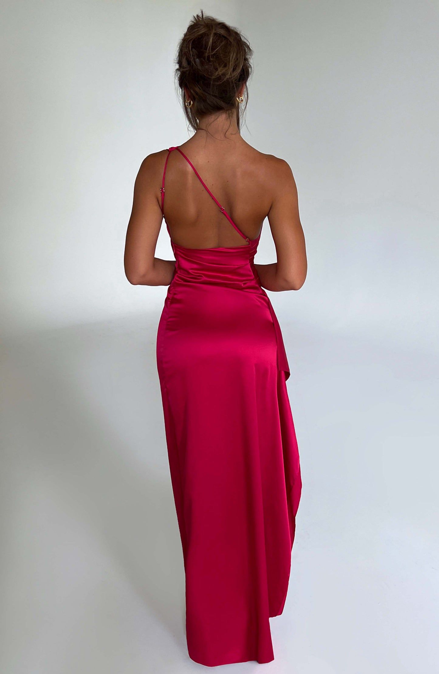 Dam Axelkänning Draperad Satin med Hög Slits 6