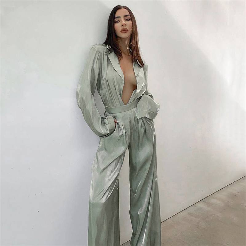 Lång Skjorta med Notch-Lapel och Bekväma Byxor i Silke och Bomull för Kvinnor – Elegant och Mångsidig Outfit 3