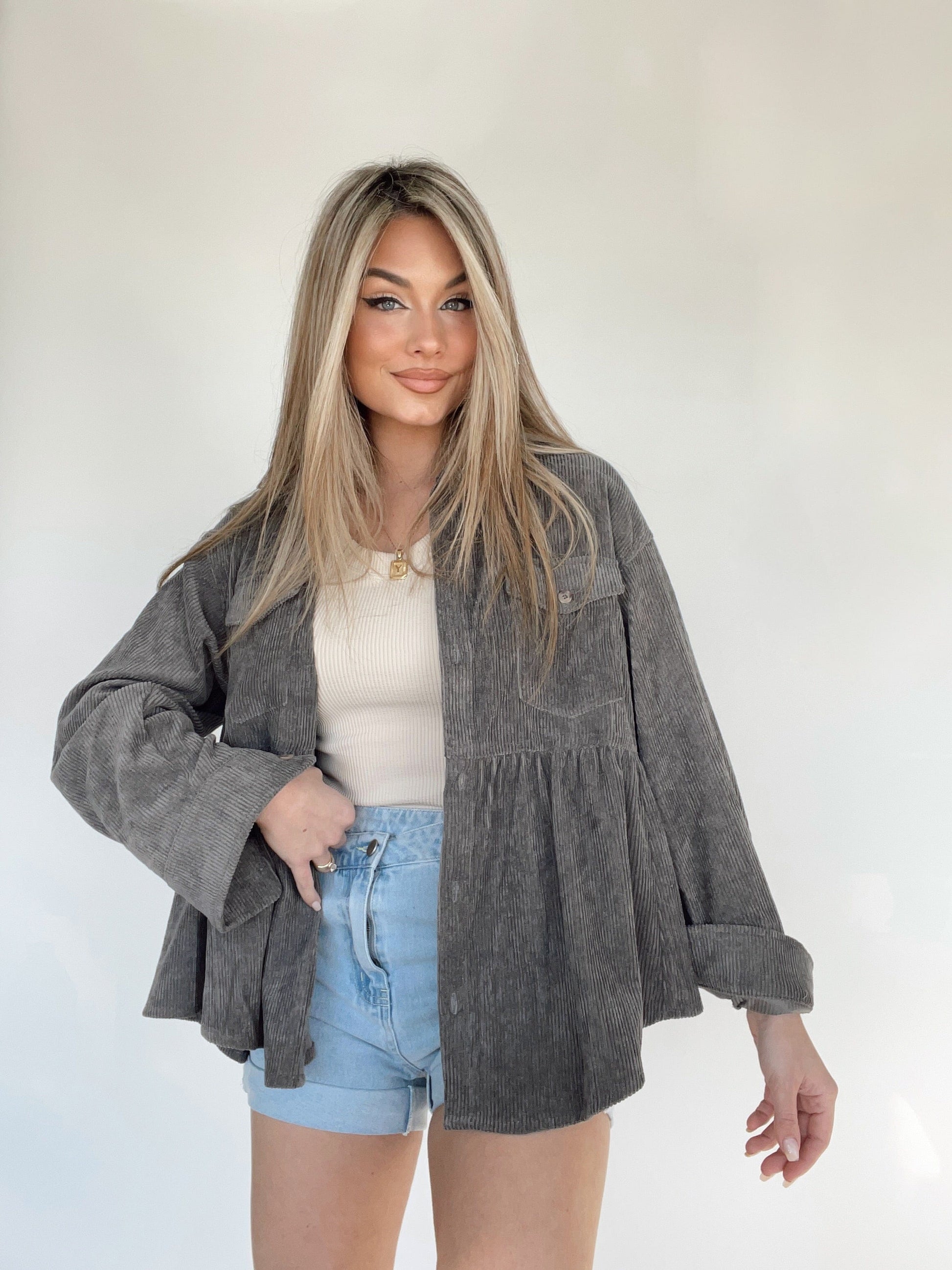 Elegant Dam Top med Manschettdetaljer i Mjuk Kordbomull – Perfekt för Avslappnade och Halvformella Tillfällen 4