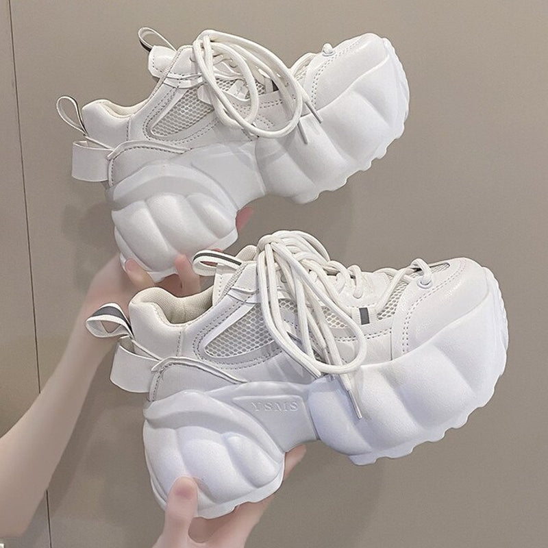 Dam Sneakers Beige med 8 cm Häl, Andningsbart Luftnätsmaterial och Gummisula för Bästa Grepp och Komfort 8