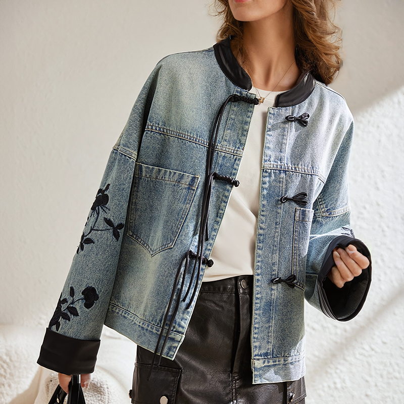 Dam Jeanjacka Vintage Stil 100% Organisk Denim med Broderade Blomdetaljer-3