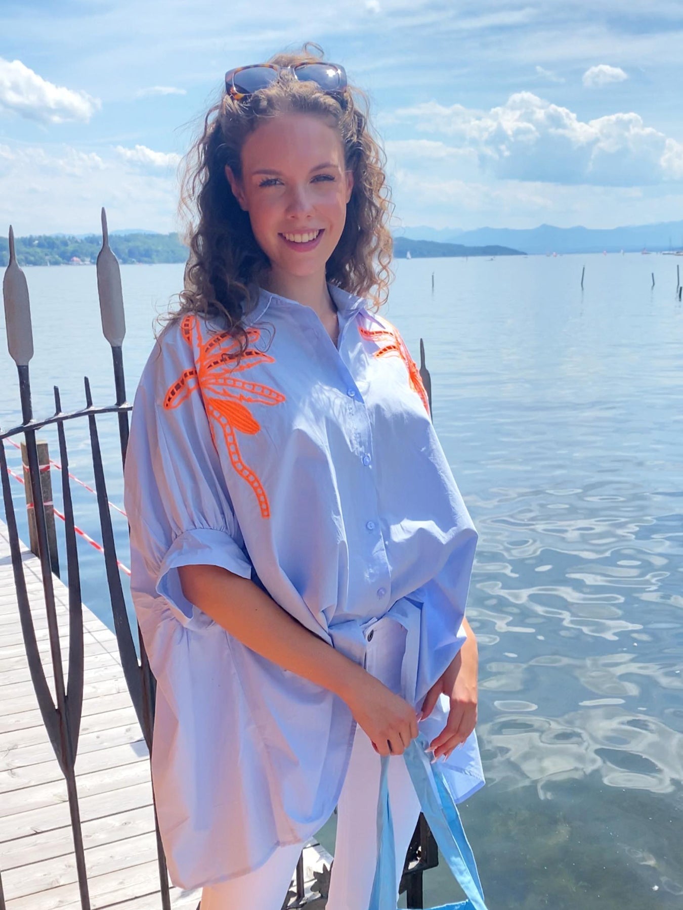 Dam Blus Bred Snitt med Palmbroderi i 100% Bomull-2