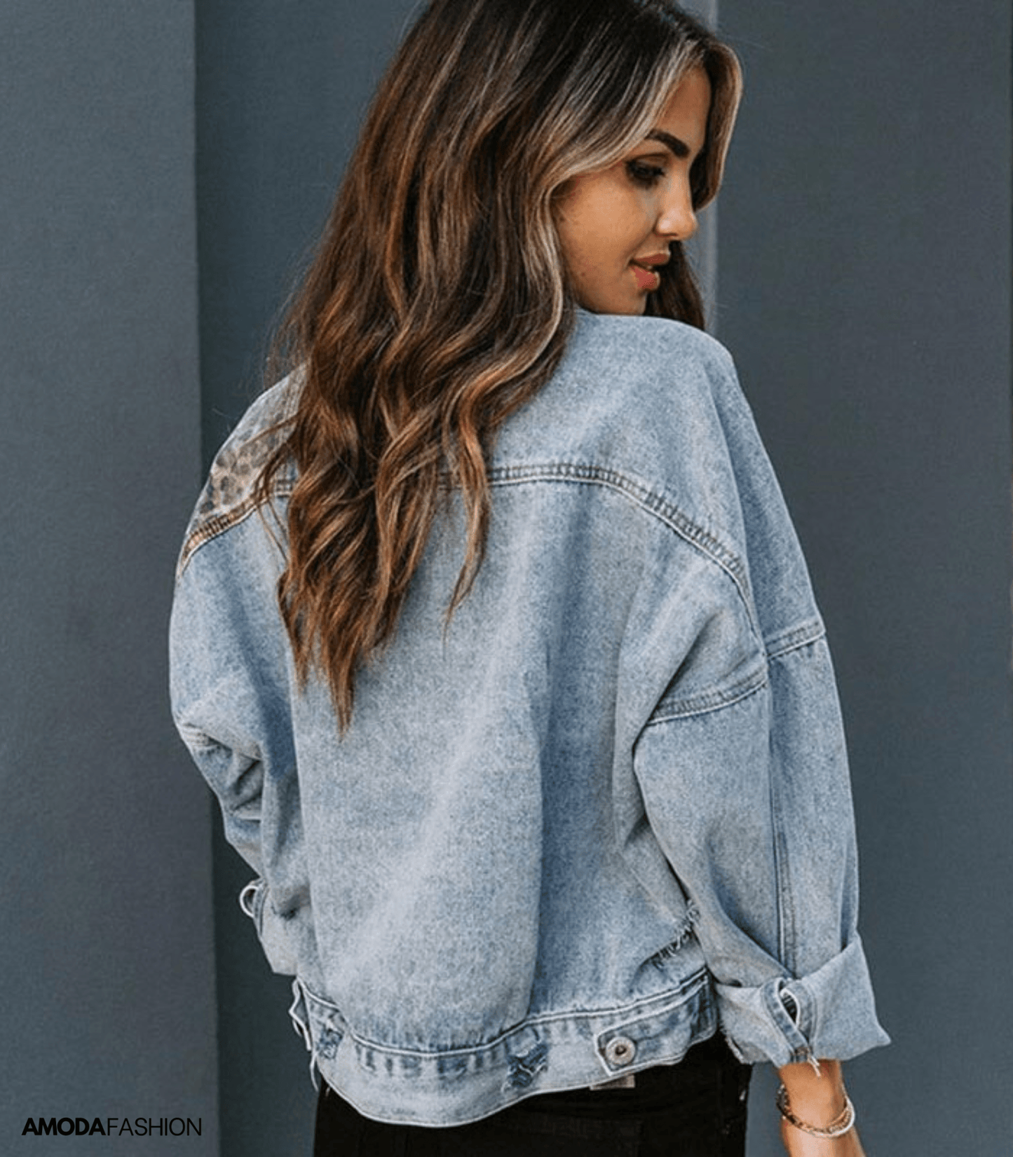 Jeansjacka Dam i Leopardmönster – Slitstark Denim med Bekväm Passform för Vår och Höst 2