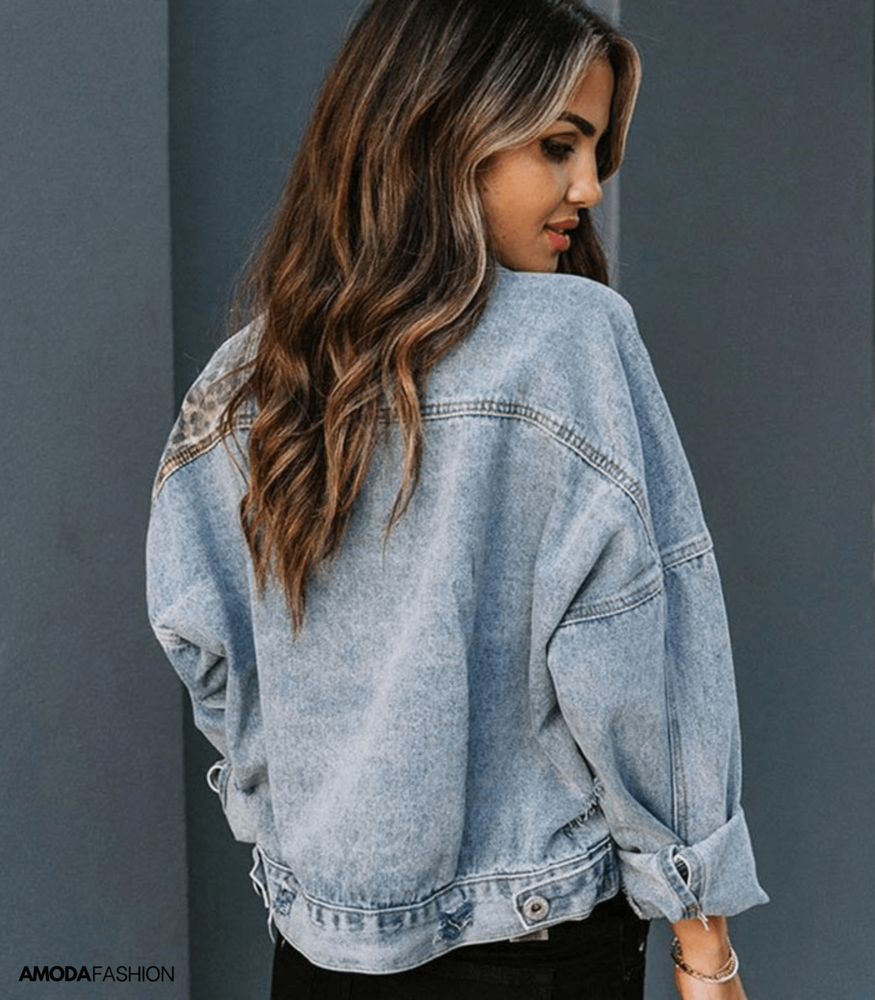 Jeansjacka Dam i Leopardmönster – Slitstark Denim med Bekväm Passform för Vår och Höst 2