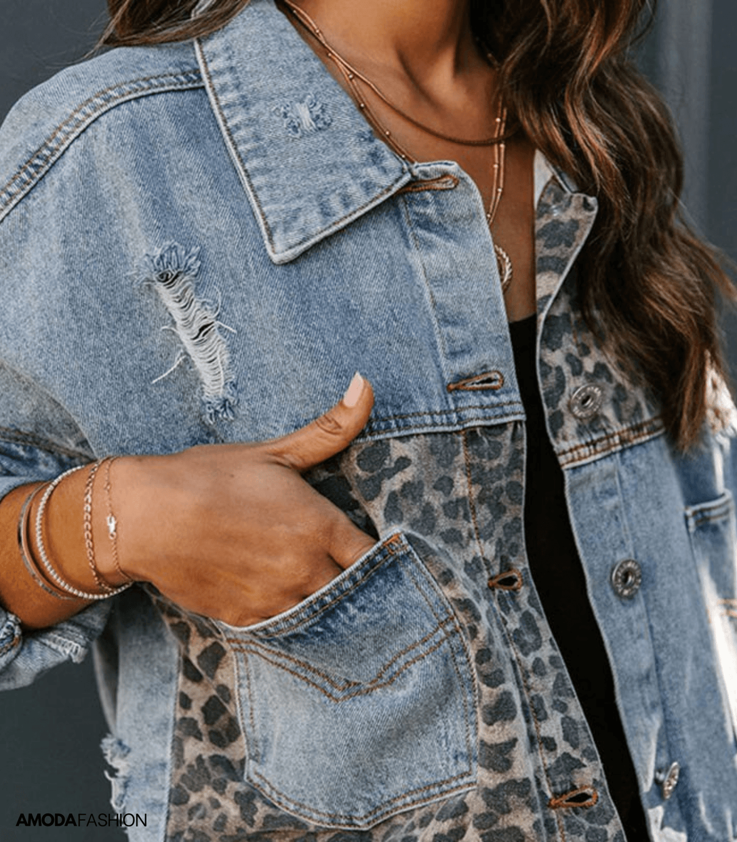 Jeansjacka Dam i Leopardmönster – Slitstark Denim med Bekväm Passform för Vår och Höst 3