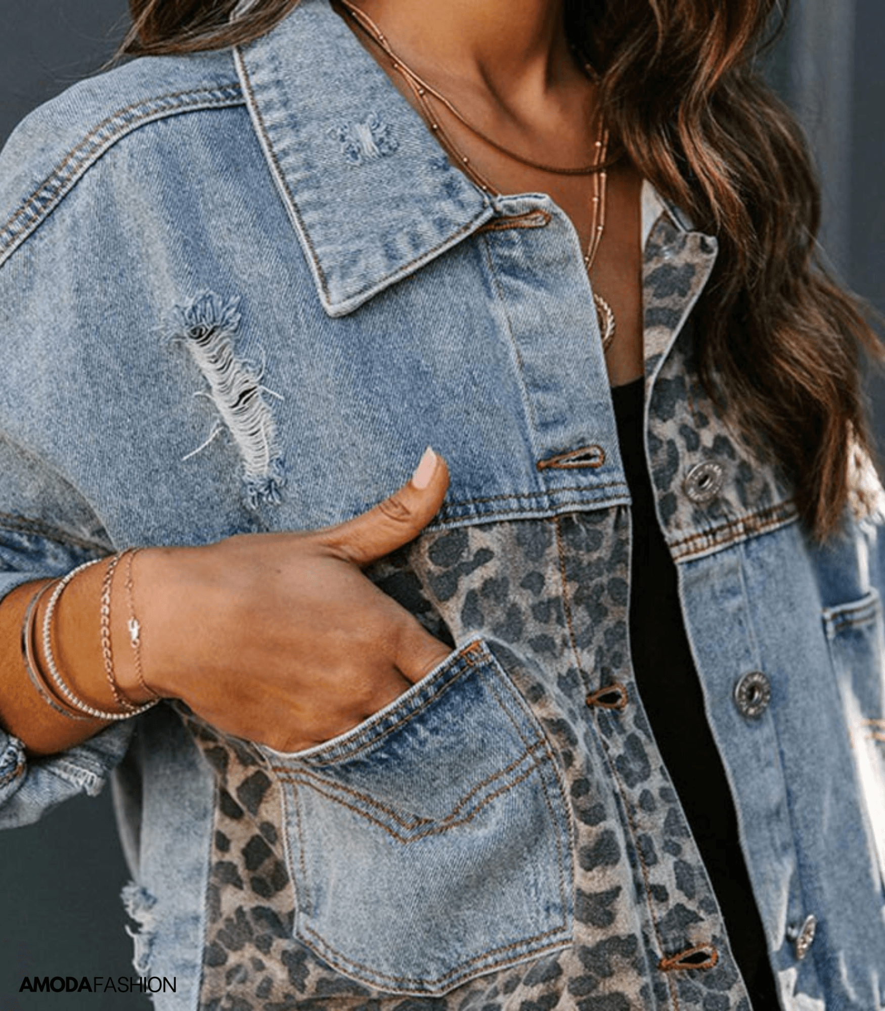 Jeansjacka Dam i Leopardmönster – Slitstark Denim med Bekväm Passform för Vår och Höst 3