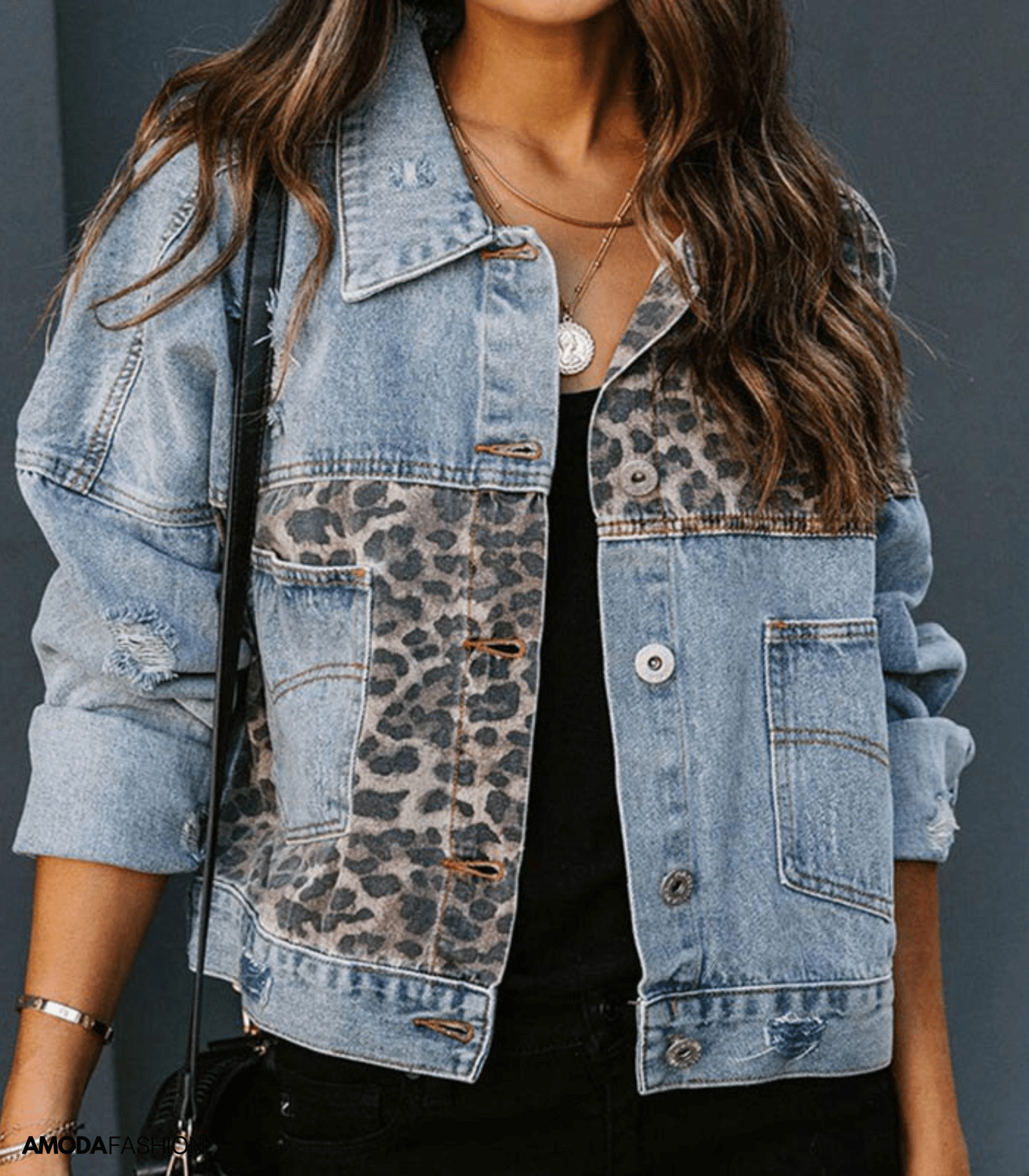 Jeansjacka Dam i Leopardmönster – Slitstark Denim med Bekväm Passform för Vår och Höst 4
