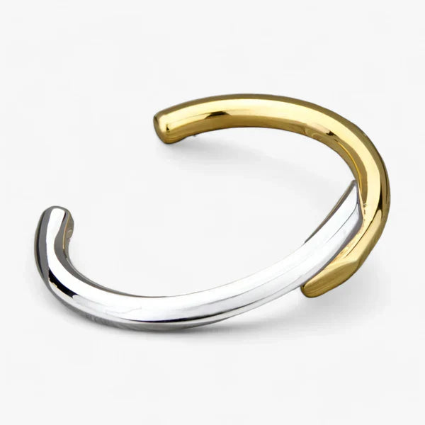 Gyllene Minimalistiskt Manschettarmband – Elegant och Flexibelt Smycke för Vardag och Fest 3
