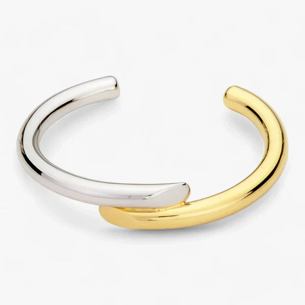 Gyllene Minimalistiskt Manschettarmband – Elegant och Flexibelt Smycke för Vardag och Fest 4