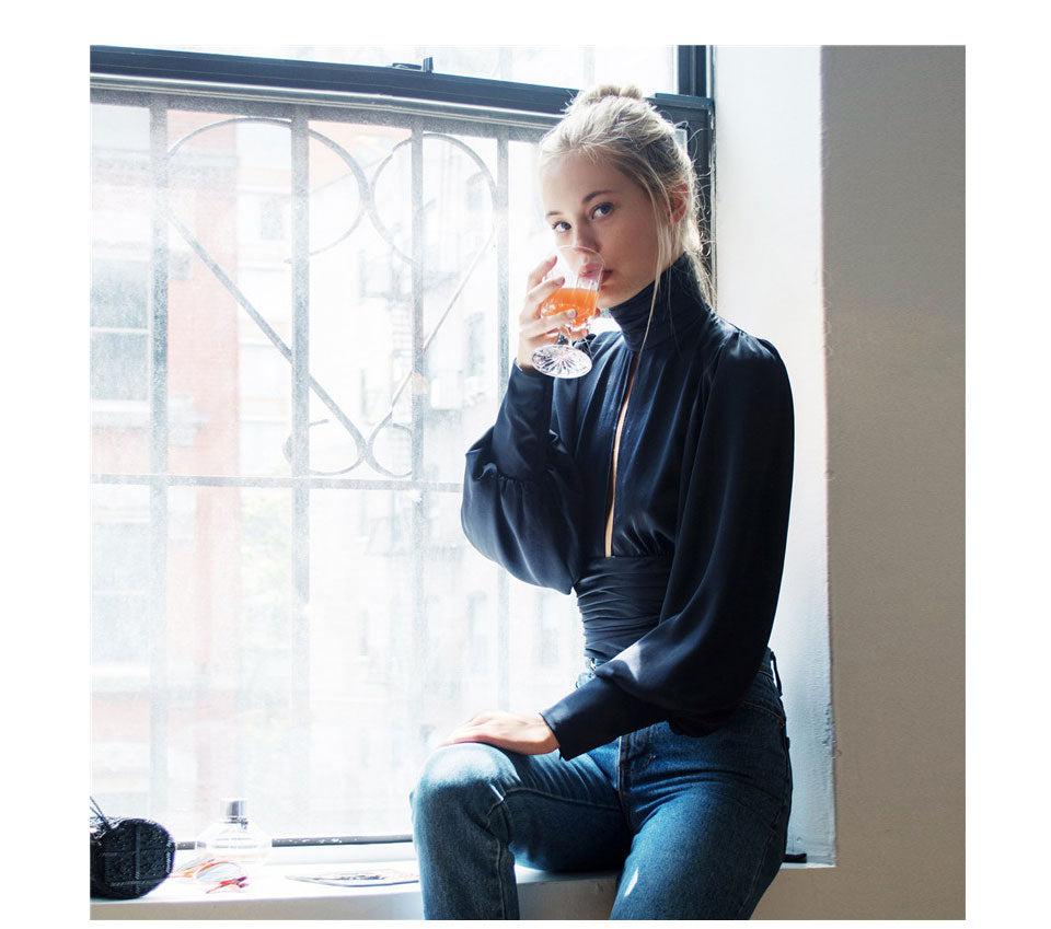 Kvinnors Kort Blus Djup V-Front Satin med Puffärmar-4