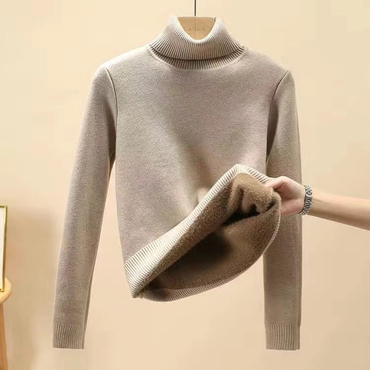 Stickad Dam Tröja i Ull och Päls – Elegant Design för Vardags och Fest 2