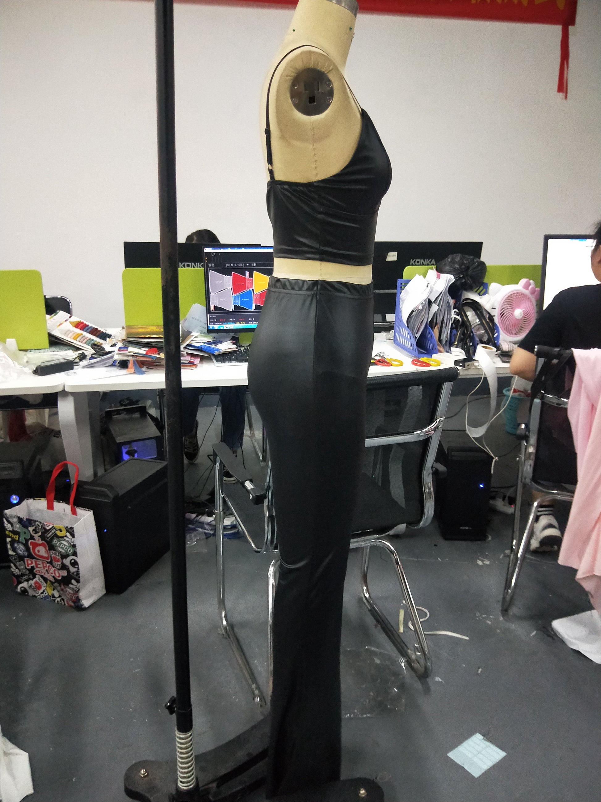 Matchande Set Dam Lång Hosen Monokrom Syntetiskt Läder-3