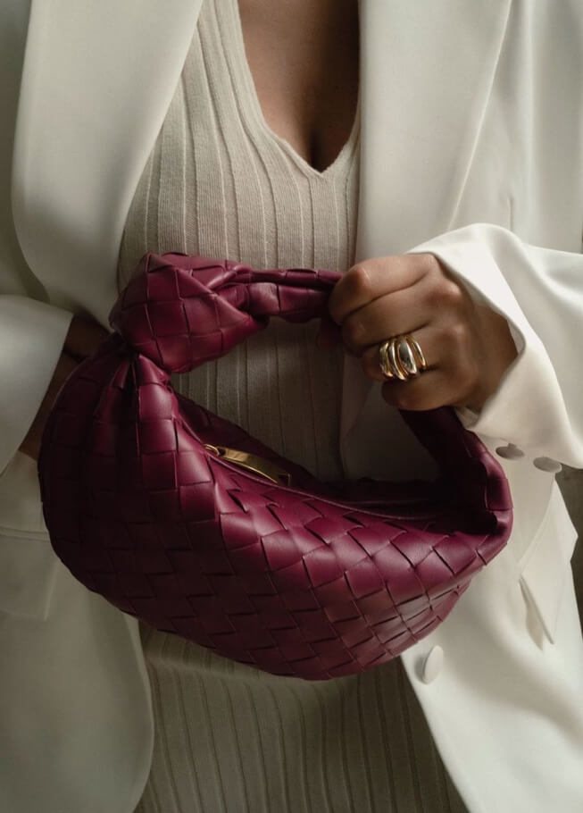 Elegant Damväska Satchel i Syntetiskt Läder med Filigree Detaljer – Svart, Justerbar Axelrem, Perfekt för Vardag och Fritid 12