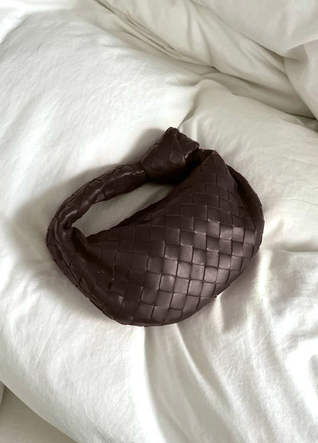 Elegant Damväska Satchel i Syntetiskt Läder med Filigree Detaljer – Svart, Justerbar Axelrem, Perfekt för Vardag och Fritid 10