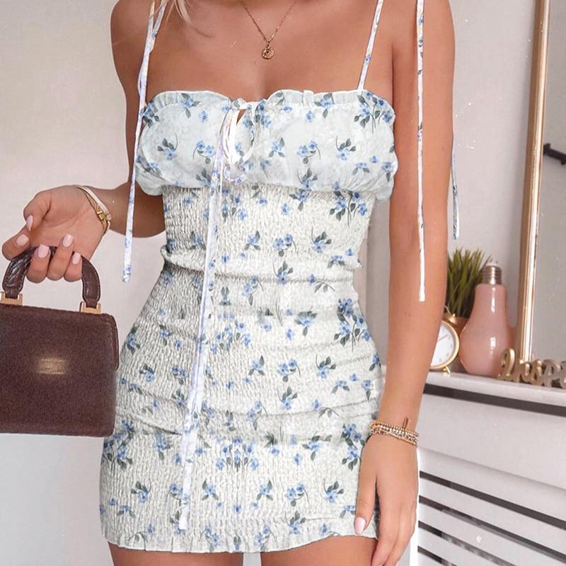 Elegant Damklänning med Blommönster och Delikata Axelband i Viskos – Fina Damklänningar för Sommarfest och Vardagsbruk 7