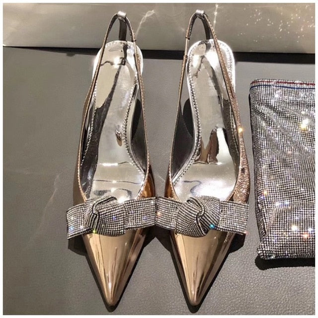 Dam Mules Skor i Lackläder med Ankelrem och Öppen Tå – Elegant Slip-On med Hög Klack för Fest och Vardag 1
