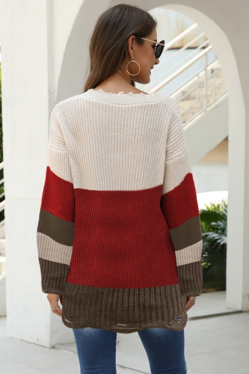 V-ringad Dam Tröja med Rynkor och Färgblock i Bomull och Polyester – Långa Ärmar, Trendig Design 5