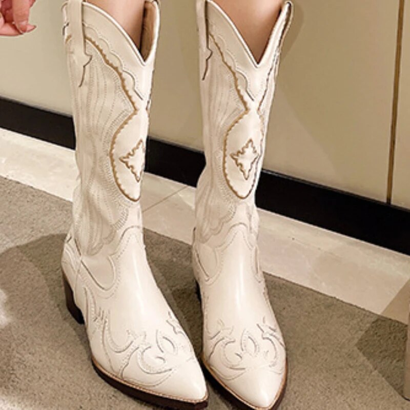 Kvinnors Riddarstövlar Spetsiga Syntetiskt Läder Med Broderad Design-4