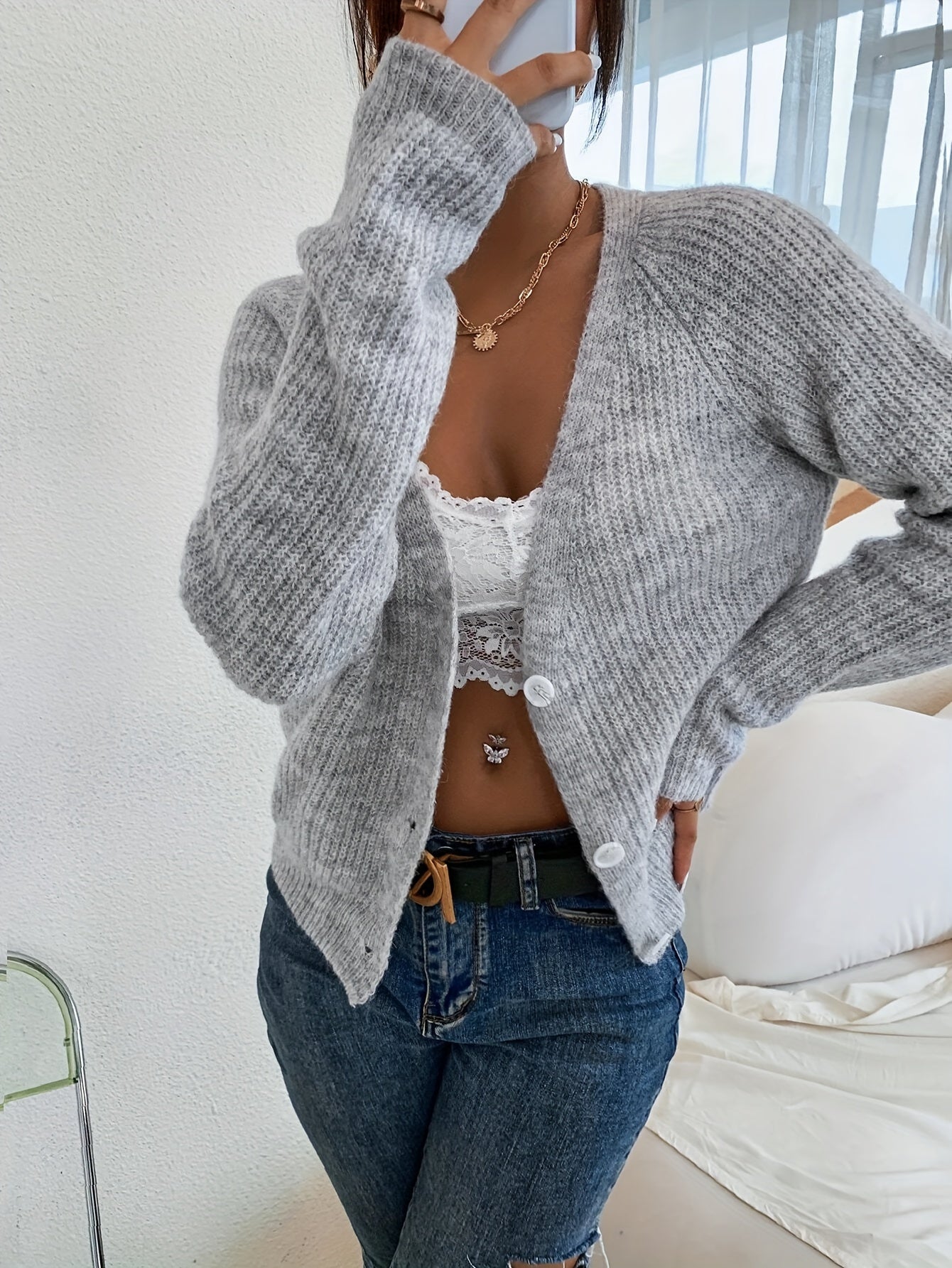 Stickad Kofta för Kvinnor med V-ringning, Lång Ärmar i Högkvalitativ Ull – Elegant och Bekväm för Alla Tillfällen 3