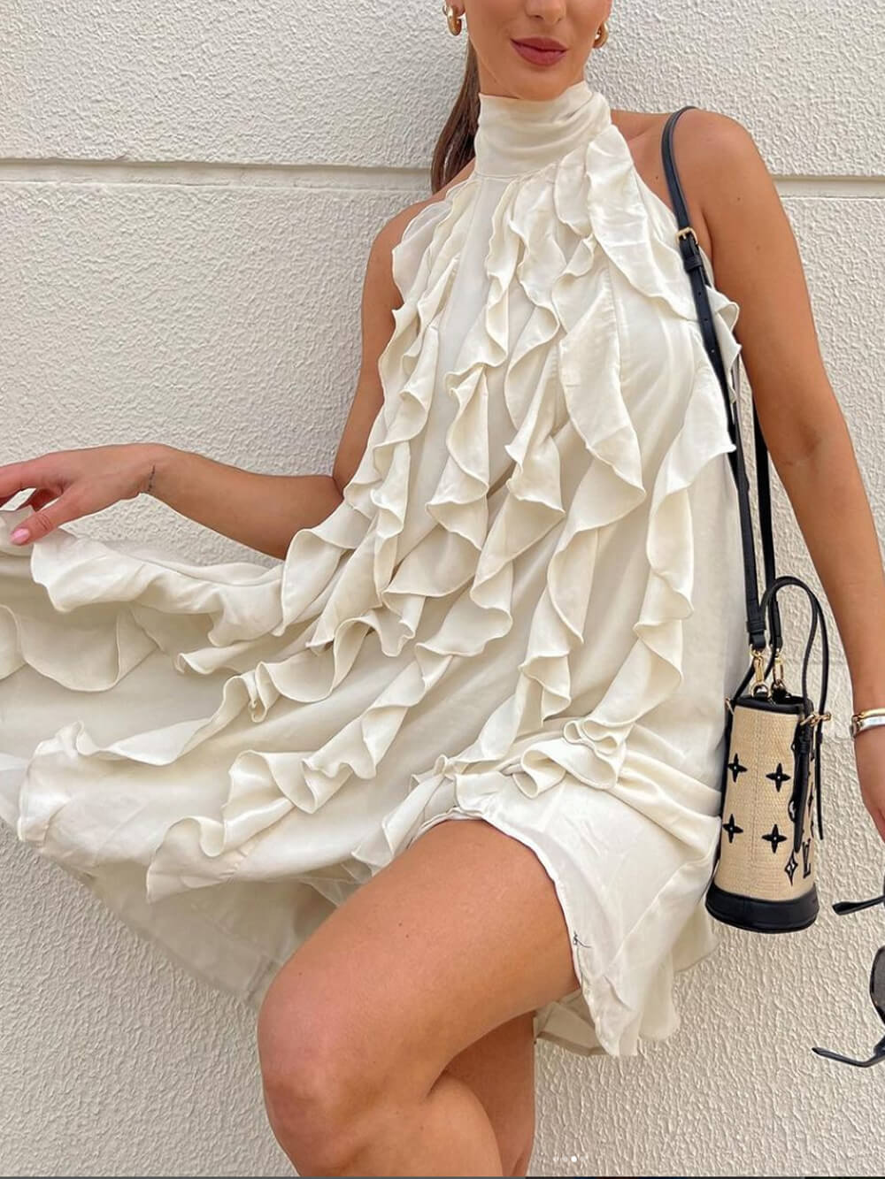 Eleganta Damklänningar med Hög Krage och Ruffles – Fina Klänningar i Högkvalitativt Tyg för Alla Tillfällen 7