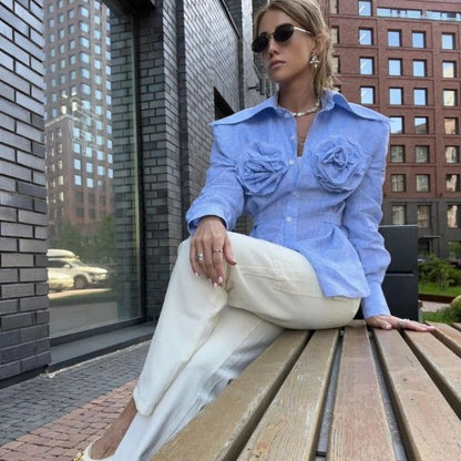 Blommig Accent Blus med Rutigt Mönster i 100% Bomull – Blå, Elegant och Mångsidig Design 9