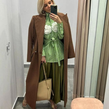 Blommig Accent Blus med Rutigt Mönster i 100% Bomull – Blå, Elegant och Mångsidig Design 6