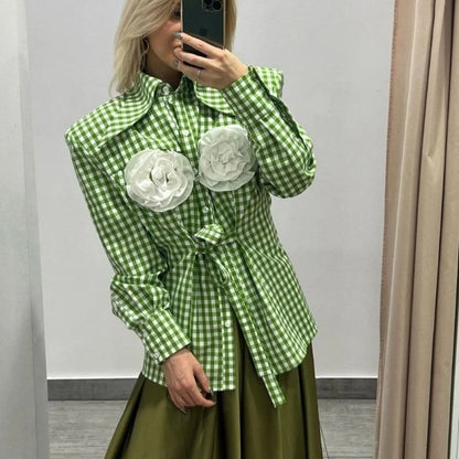 Blommig Accent Blus med Rutigt Mönster i 100% Bomull – Blå, Elegant och Mångsidig Design 10