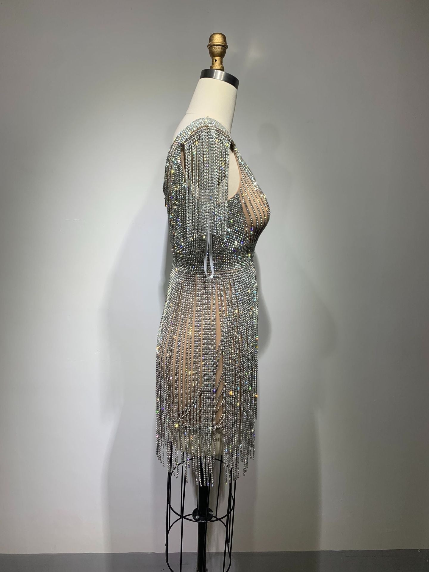 Eleganta Damklänningar Utsvängd Design i Högkvalitativt Tyg – Fina Klänningar för Formella och Avslappnade Tillfällen 4