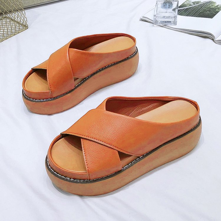 Elegante Damen Pantolette mit Überkreuz-Design aus Leder und Komfortabler Platåssohle – Schwarz, 3 cm Höhe 9