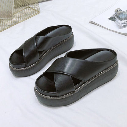 Elegante Damen Pantolette mit Überkreuz-Design aus Leder und Komfortabler Platåssohle – Schwarz, 3 cm Höhe 8