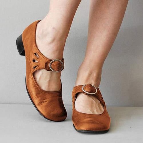 Damen Sandalen aus Leder mit Niedrigem Keilabsatz und Schnallen – Monochrom, Komfortabel und Elegant 1