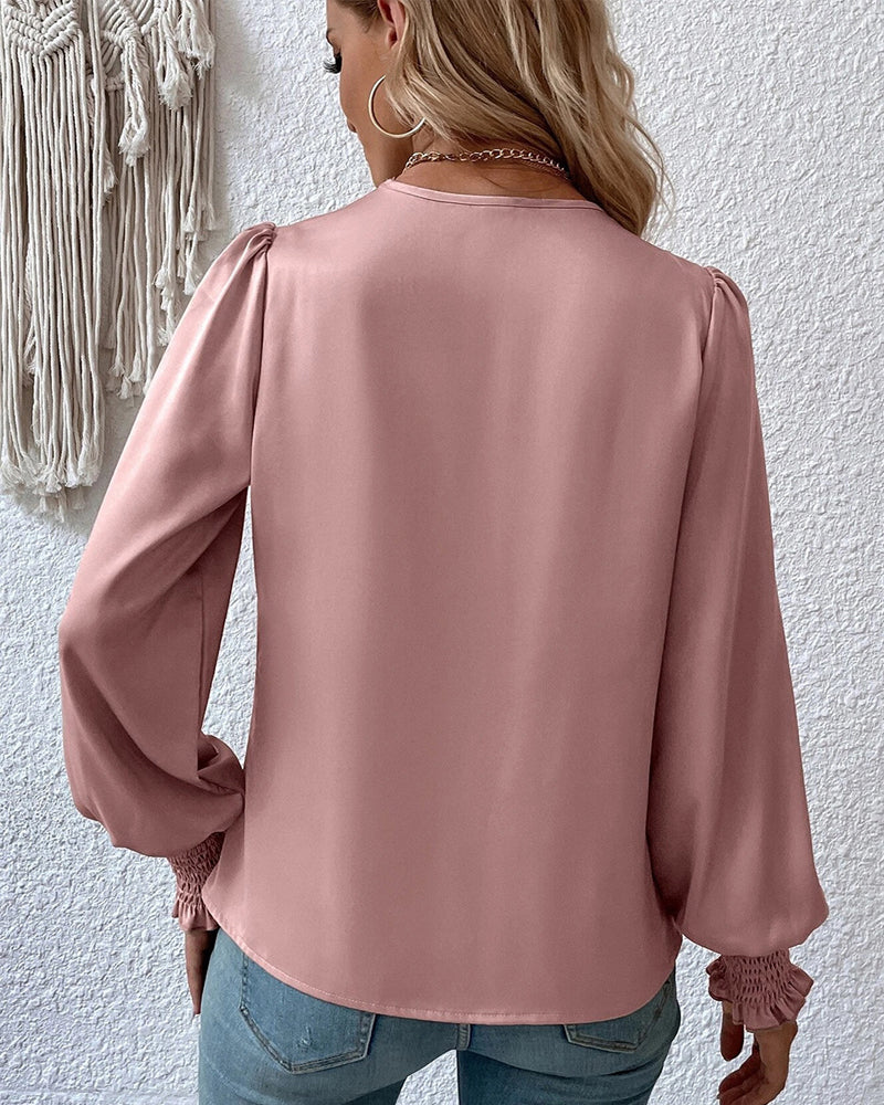 Elegant Blus för Dam med Veckade Ärmar i Mjukt Material – Perfekt för Avslappnade och Formella Tillfällen 5