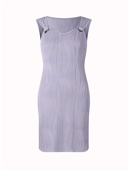 Ärmlös Miniklänning med V-ringning och Korrugerad Randig Design – Avslappnad Passform i Polyester 3