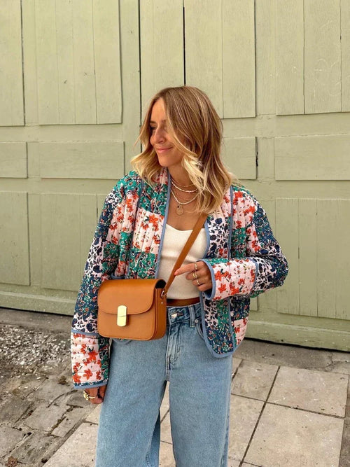 Blommig Blazer för Kvinnor i Polyester – Modern Silhuett och Komfortabel Passform, Perfekt för Alla Tillfällen 1