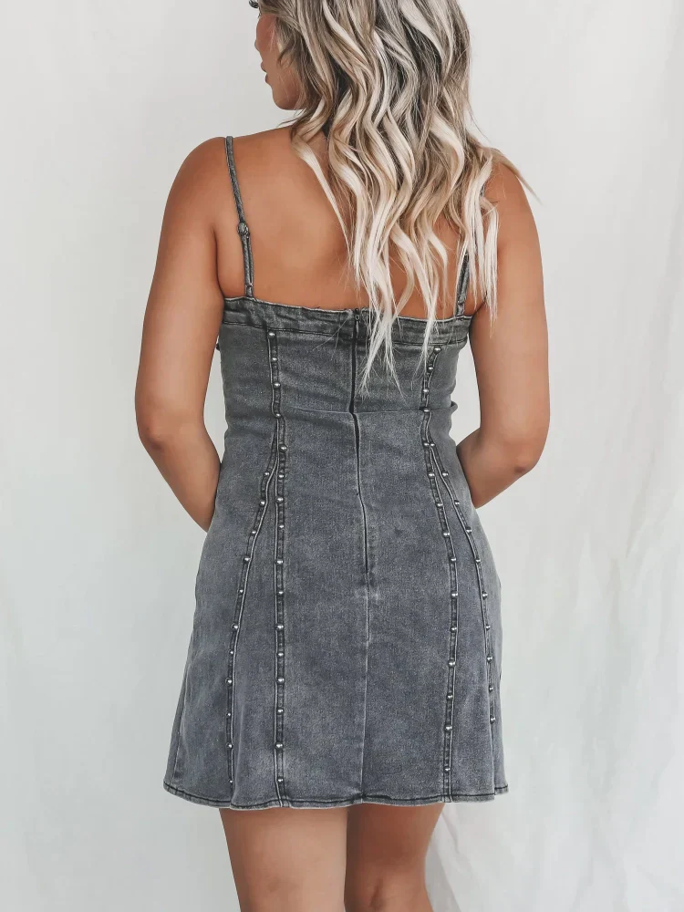 Maxi Klänning Dam i Denim med Metallnitar – Lång Klänning för Mångsidig Stil och Bekväm Passform 4