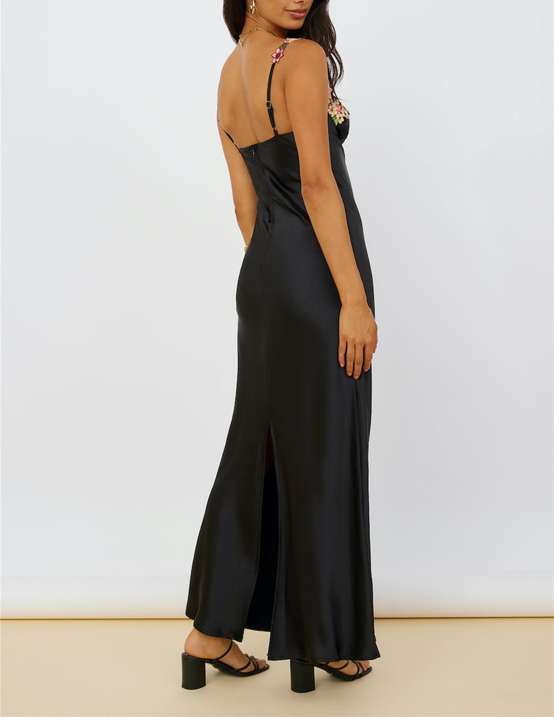 Dam Maxiklänning Blommig Satin Flödande-3