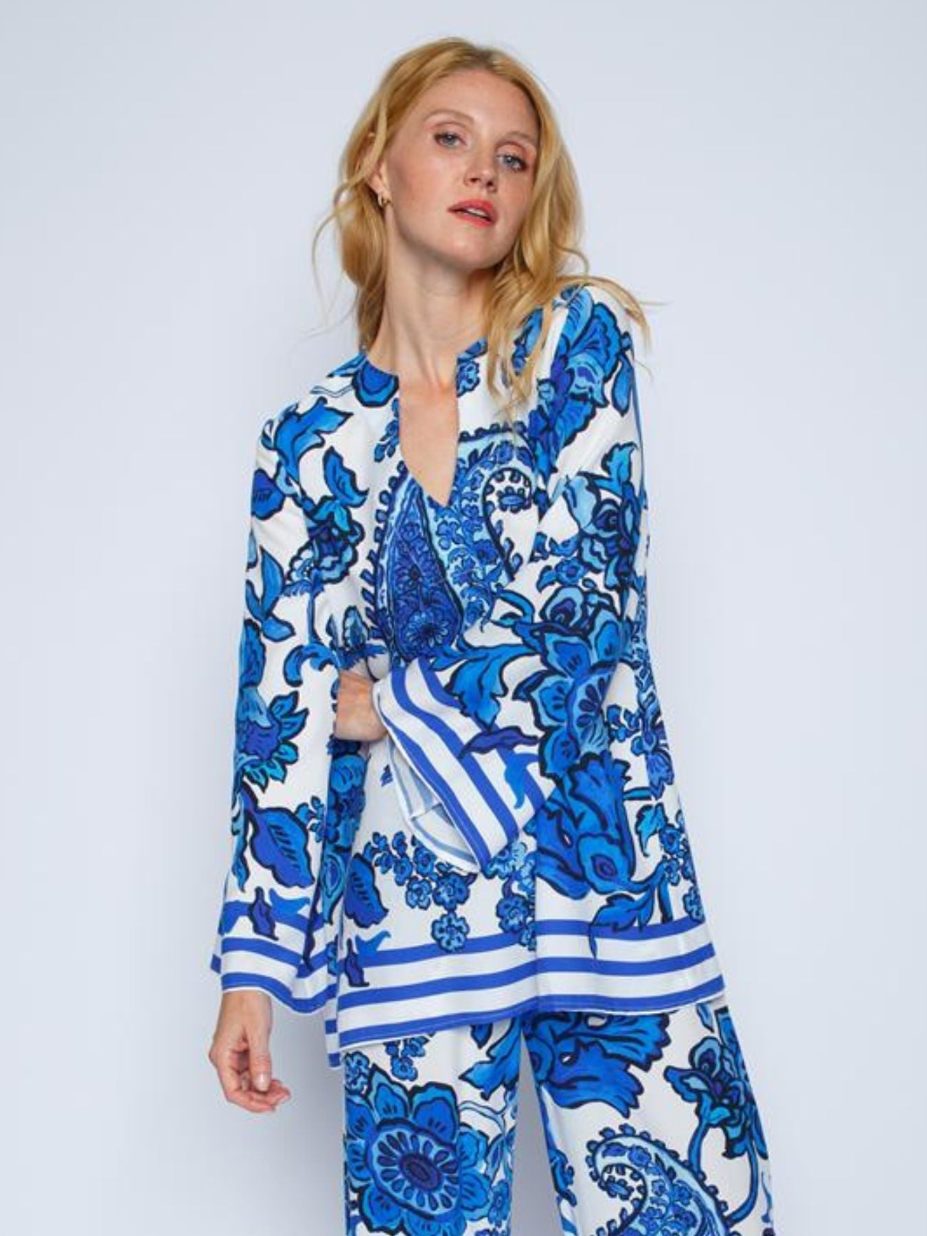 Dam Blus V-hals Paisley Mönster Viskos Trumpetärmar-1