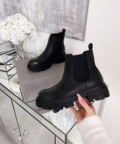 Eleganta Damklänningar i Tatumsvart Polyester - Regelbunden Passform för Vardag och Fest 4