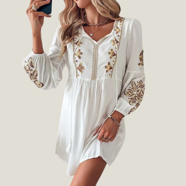 Vit Långärmad Klänning med Broderi och Spets – Långklänning Dam i Mjuk Polyester för Avslappnade Tillfällen 2