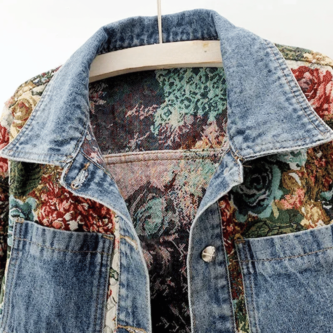 Blommönstrad Denimjacka för Kvinnor i Wolff-Fabric med Traditionell Krage och Praktiska Fickor 3