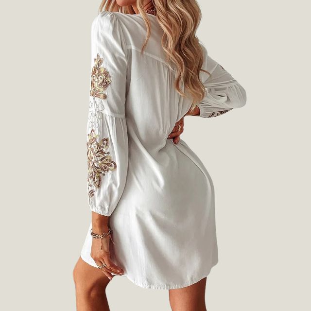 Vit Långärmad Klänning med Broderi och Spets – Långklänning Dam i Mjuk Polyester för Avslappnade Tillfällen 4