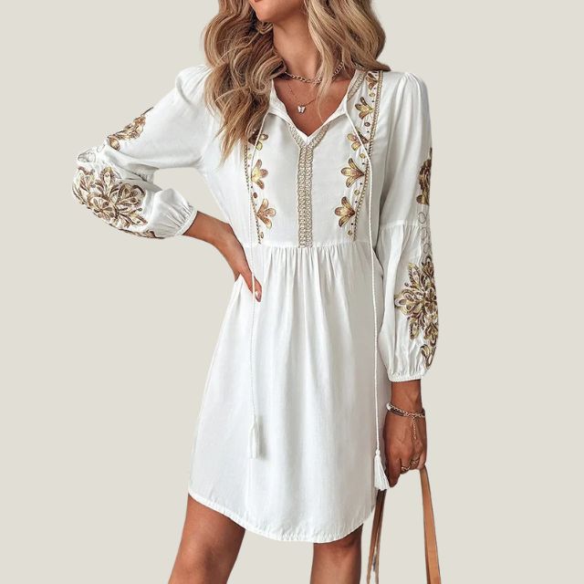 Vit Långärmad Klänning med Broderi och Spets – Långklänning Dam i Mjuk Polyester för Avslappnade Tillfällen 3