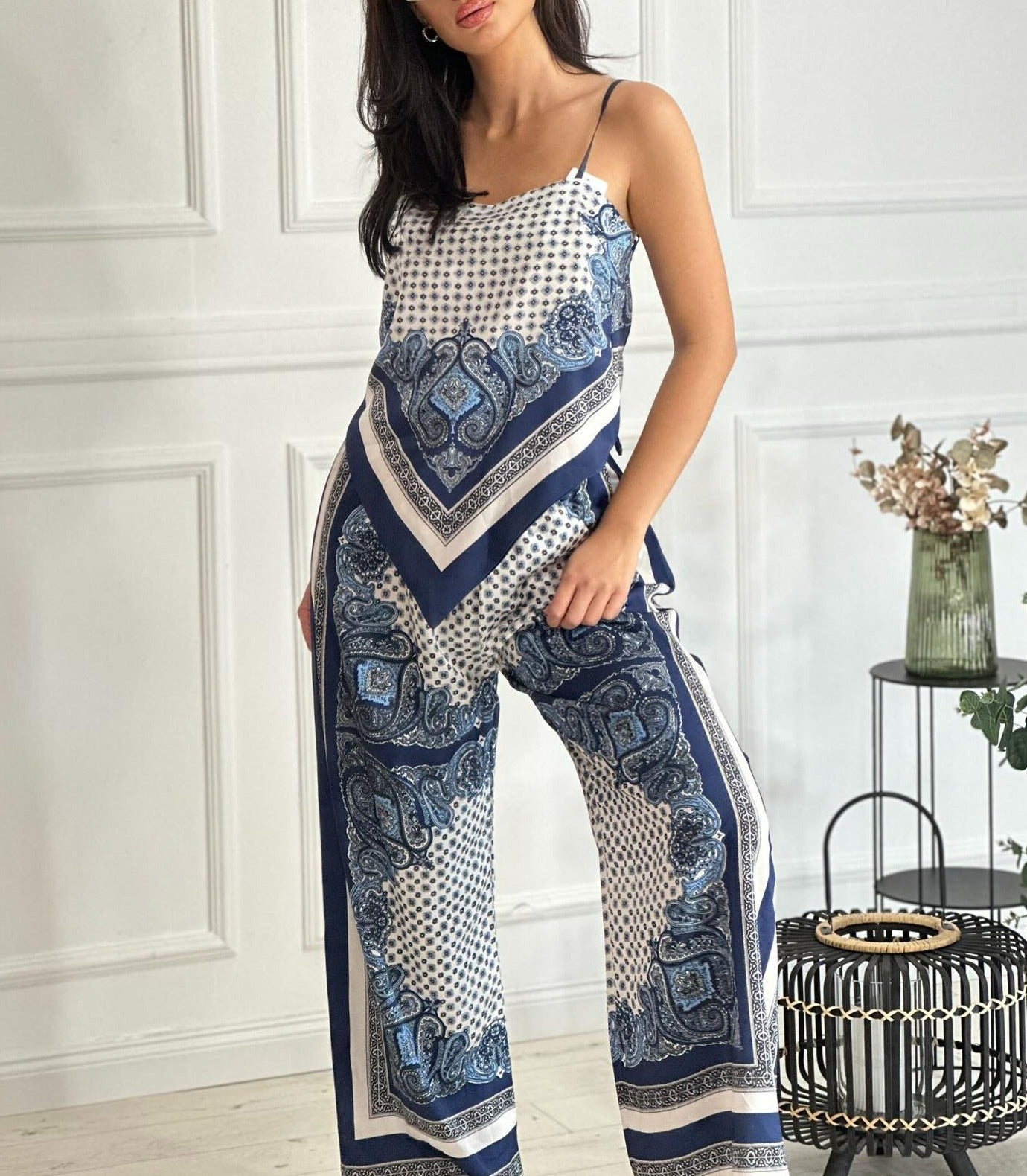 Jumpsuitklänning för Dam med Justerbara Spaghetti Bärare och Lätt Material – Avslappnat Snitt, Livligt Tryck, Perfekt för Sommar 9