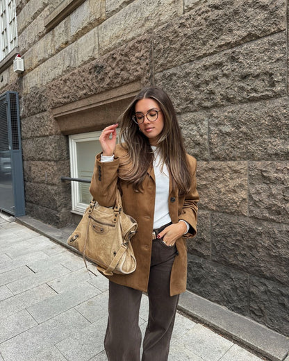 Dam Blazer i Kamelfärg med Elegant Snitt och Mjuk Wolff-Kvalitet – Perfekt för Kontor och Kvällsevenemang 2