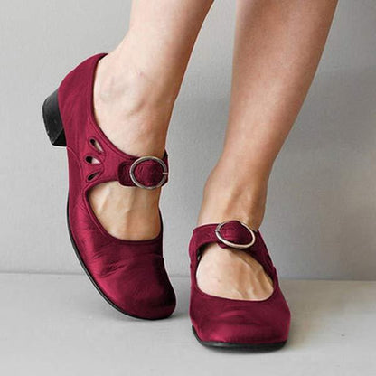 Damen Sandalen aus Leder mit Niedrigem Keilabsatz und Schnallen – Monochrom, Komfortabel und Elegant 10