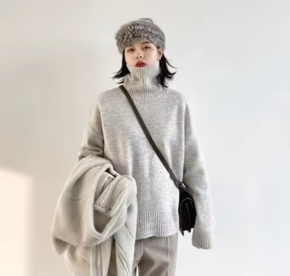 Stickad Dam Turtleneck Tröja i Mjuk Bomull – Monokrom Design med Bred Passform för Höst och Vinter 9